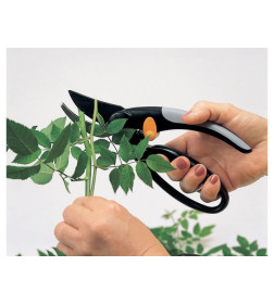 Секатор плоскостной FISKARS Fingerloop с петлей для пальцев