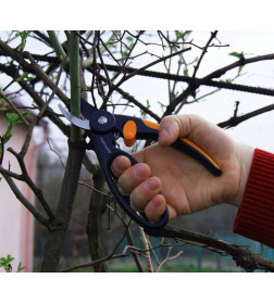 Секатор плоскостной FISKARS Fingerloop с петлей для пальцев