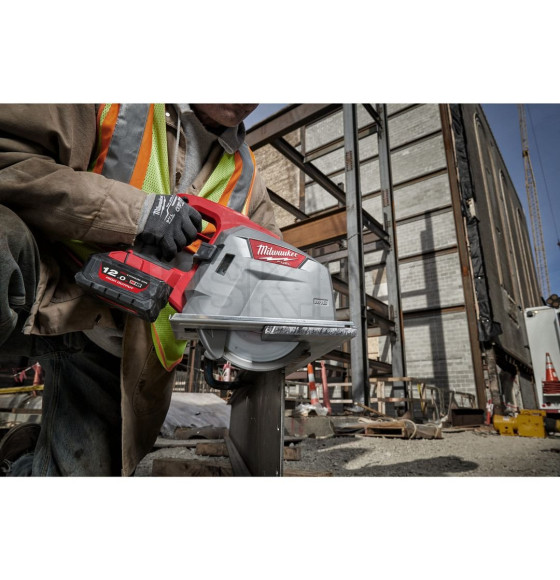 Пила циркулярная аккумуляторная по металлу Milwaukee M18FMCS66-0C FUEL (4933472110) 