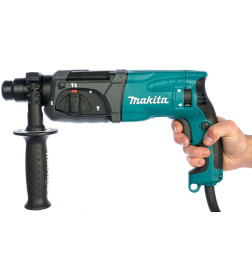 Перфоратор MAKITA HR 2470 в чемодане