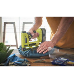 Пистолет скобозабивной аккумуляторный RYOBI R18ST50-0 ONE+