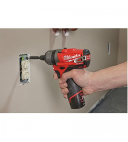 Шуруповерт аккумуляторный Milwaukee M12 CD-0 FUEL
