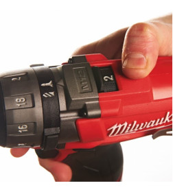 Шуруповерт аккумуляторный Milwaukee M12 CD-0 FUEL