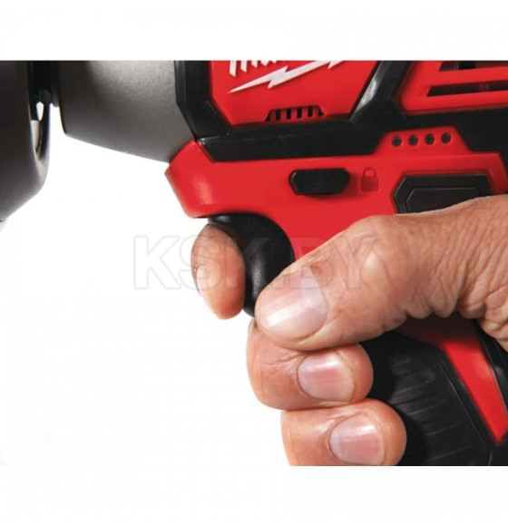 Полировальная машина аккумуляторная Milwaukee M12 BPS-0 (4933447791) 