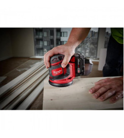 Шлифмашина эксцентриковая аккумуляторная Milwaukee M18 BOS125-502B (Li-Ion5Ач)
