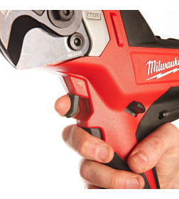 Кабелерез аккумуляторный Milwaukee M12 CC-0