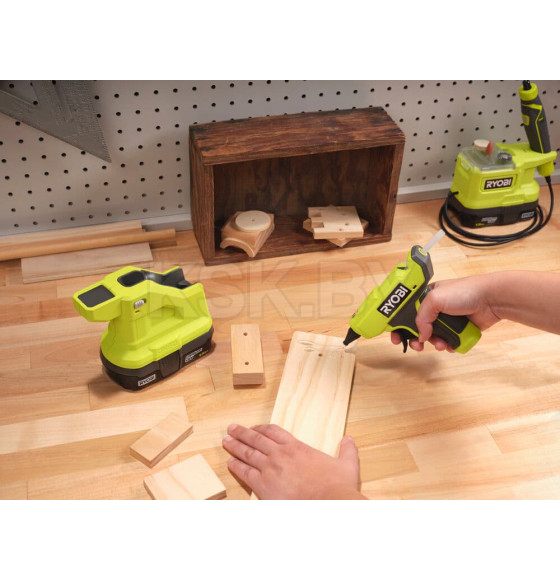 Пистолет клеевой RYOBI RGLM18-0 (без батареи) ONE + (5133005001) 