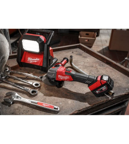 Углошлифмашина аккумуляторная Milwaukee m18 fsag125xb-502x