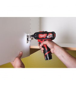 Шуруповерт аккумуляторный Milwaukee M12BD-202C (Li-Ion2Ач)