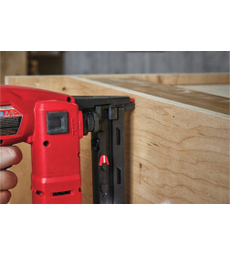 Пистолет скобозабивной аккумуляторный Milwaukee M18 fncs18gs-0x зауженный