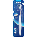 Зубная щетка Oral-B ПроЭксперт Clean 35 Medium (7789) 