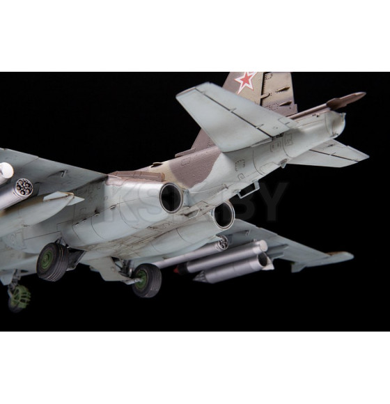 Советский штурмовик Су-25 1/48 ZVEZDA 4807 (4807) 