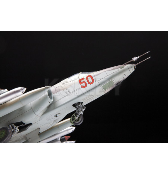 Советский штурмовик Су-25 1/48 ZVEZDA 4807 (4807) 