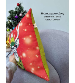 Подушка декоративная MATEX HAPPY NEW YEAR. CHRISTMAS. ОЛЕНЬ В ЗЕЛЕНОЙ ШАПКЕ.. Размер: 38x38 Цвет: Красный, фисташковый