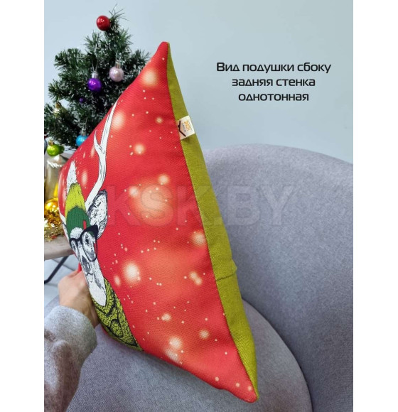 Подушка декоративная MATEX HAPPY NEW YEAR. CHRISTMAS. ОЛЕНЬ В ЗЕЛЕНОЙ ШАПКЕ.. Размер: 38x38 Цвет: Красный, фисташковый (37-682) 