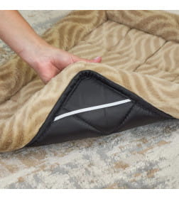 Лежанка MidWest Deluxe Wave Bed для собак и кошек меховая 70,5х53х7,5 см, цвет песочный