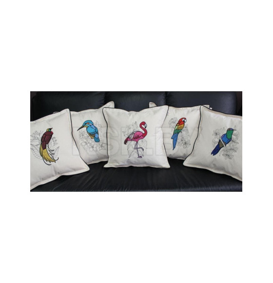 Подушка декоративная MATEX BIRDS. ПОПУГАЙ АРА. Размер: 48x48 Цвет: Белый, черный (01-508) 
