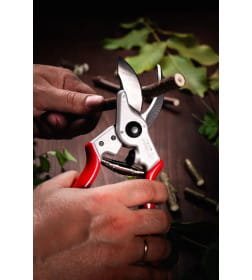 Секатор плоскостной 220 мм цельнометаллический, обрезиненные рукоятки OBRIGADO 2467