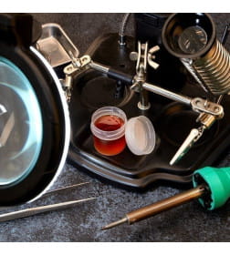 Канифоль сосновая марки А 10 гр REXANT 09-3709