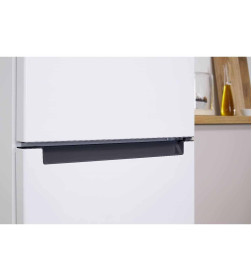 Холодильник с морозильником Indesit DS 3180 W