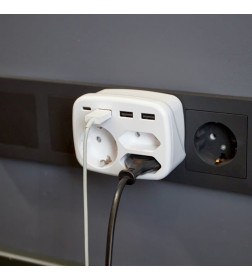 Тройник электрический 16А с/з + 2х2,5А + 3хUSB-A 2,4А + USB Type-C 3А (белый) REXANT 11-1250