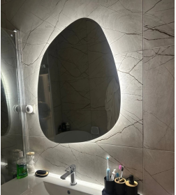 Зеркало фигурное с подсветкой 72х90 см Emze LED.NF.72.90.4К