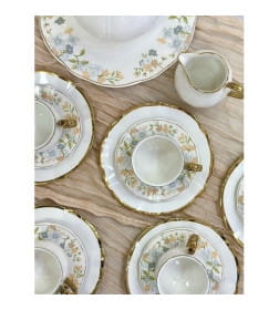 Набор посуды фарфоровой 24 пр. (6 чашек с блюдцами, 6 тарелок, чайник, сахарница с крышкой, сливочник, блюдо) Z11649-white