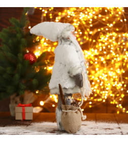 Дед Мороз "В белой шубке с лыжами" 45 см