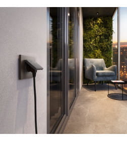 Розетка влагозащ. с зазем. с защит. крышкой и шторками графит рифленый Werkel