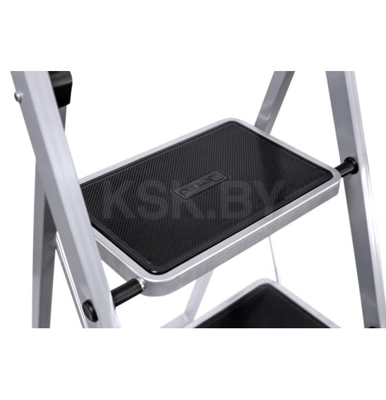 Лестница-стремянка стальная  67,5 см 3 ступени CLASS PLUS (123303) 