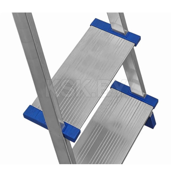 Лестница-стремянка алюминиевая двухсторонняя  с увеличенной площадкой  3 ступени TARKO (14203) 