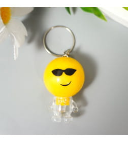 Фонарик брелок для ключей на кольце «Смайлик-малыш с ножками», мигает, 4×2.5×2.7 см, МИКС 4645521