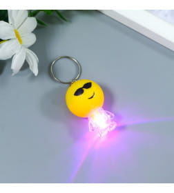 Фонарик брелок для ключей на кольце «Смайлик-малыш с ножками», мигает, 4×2.5×2.7 см, МИКС 4645521