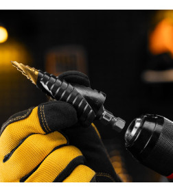 Сверло ступенчатое 4-6-8-10-12-14-16-18-20-22-24-26-28-30-32 мм Р6М5 6-гр. хвостовик Denzel