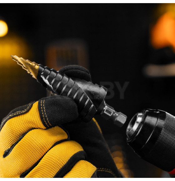 Сверло ступенчатое 4-6-8-10-12-14-16-18-20-22-24-26-28-30-32 мм Р6М5 6-гр. хвостовик Denzel (723606) 